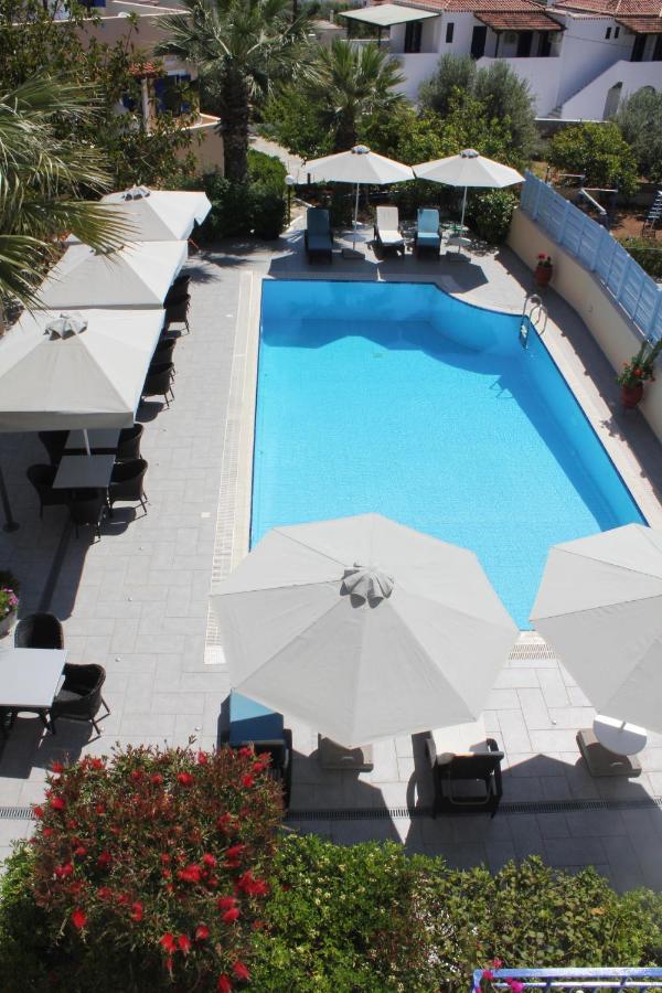 Vanas Apartments Spetses Town ภายนอก รูปภาพ