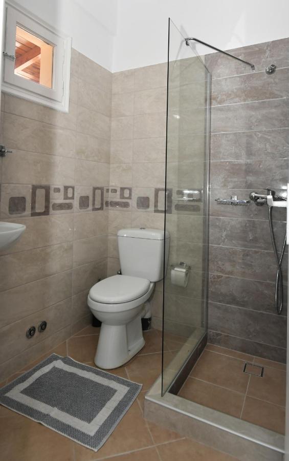 Vanas Apartments Spetses Town ภายนอก รูปภาพ