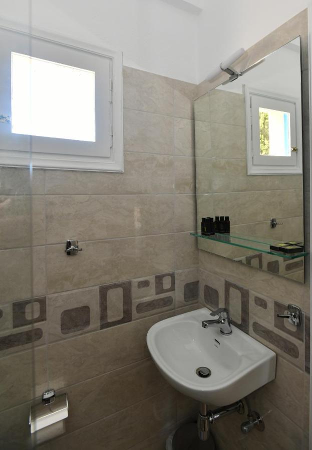 Vanas Apartments Spetses Town ภายนอก รูปภาพ