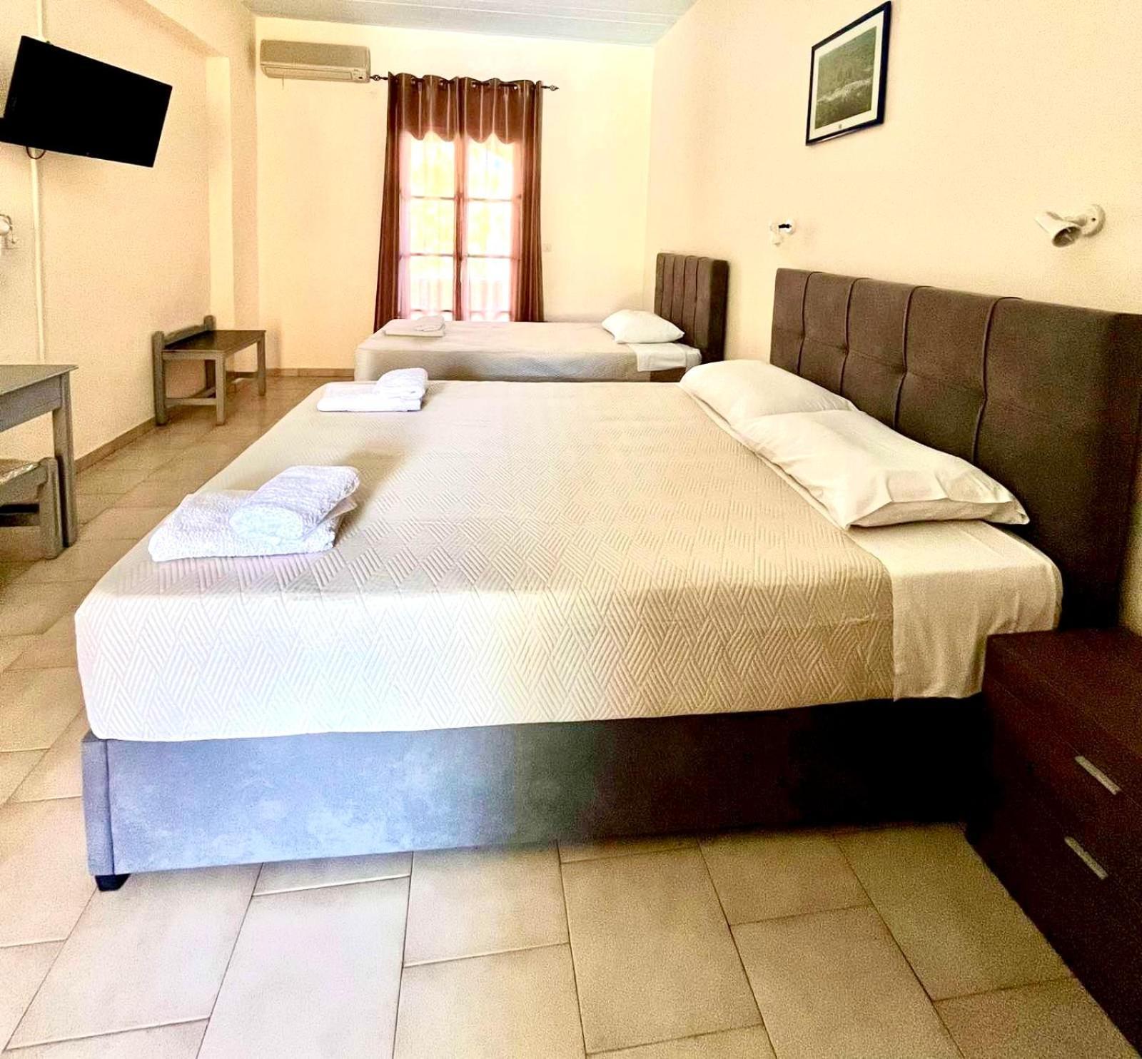 Vanas Apartments Spetses Town ภายนอก รูปภาพ