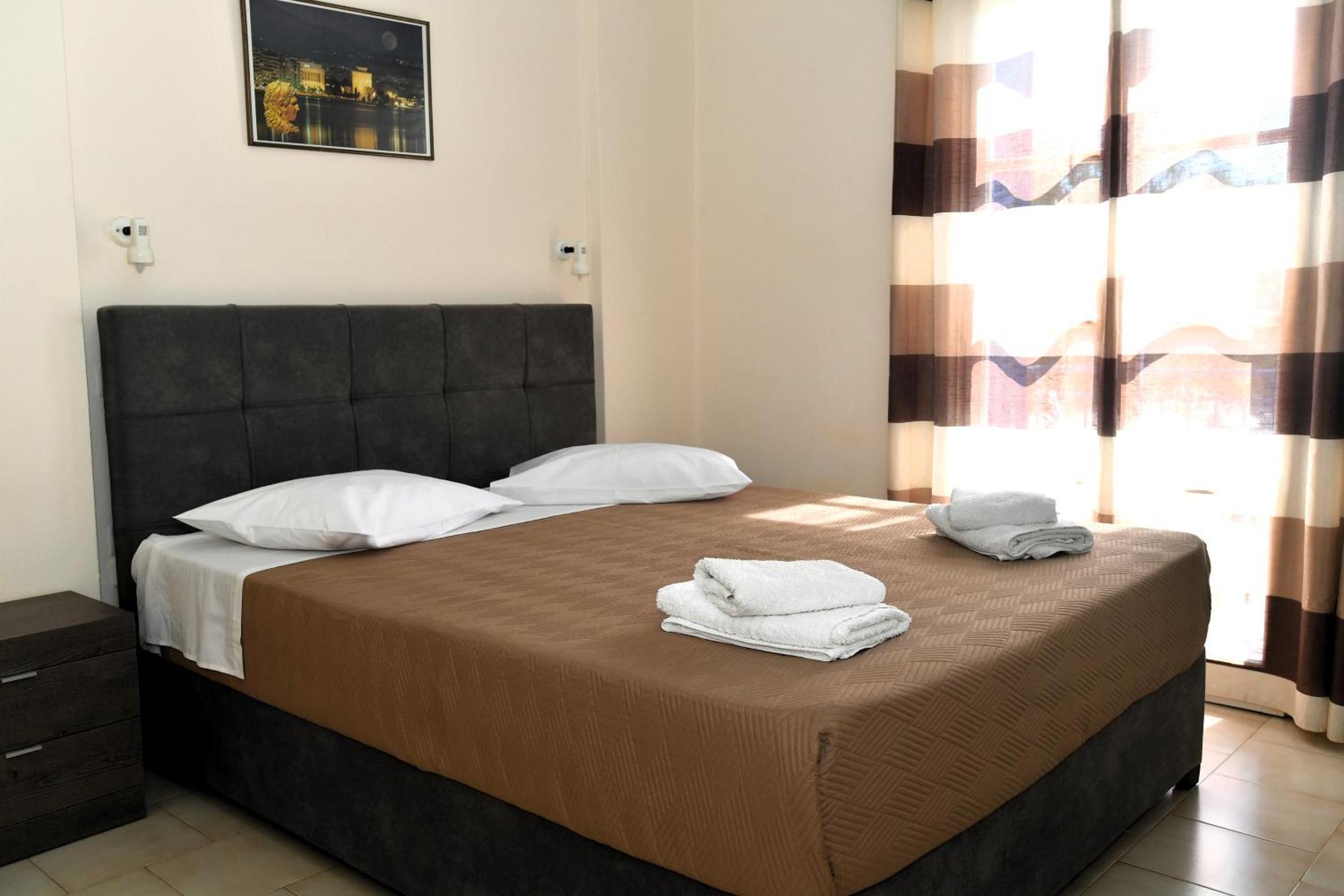 Vanas Apartments Spetses Town ภายนอก รูปภาพ