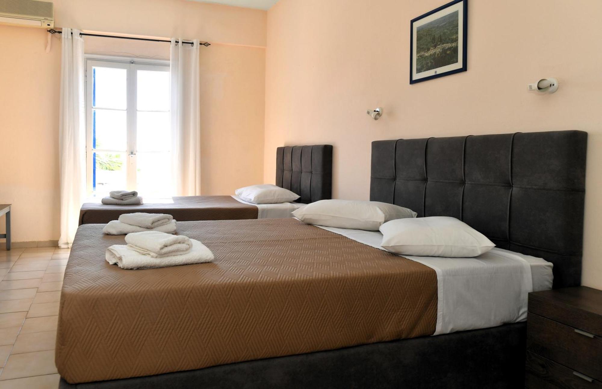 Vanas Apartments Spetses Town ภายนอก รูปภาพ