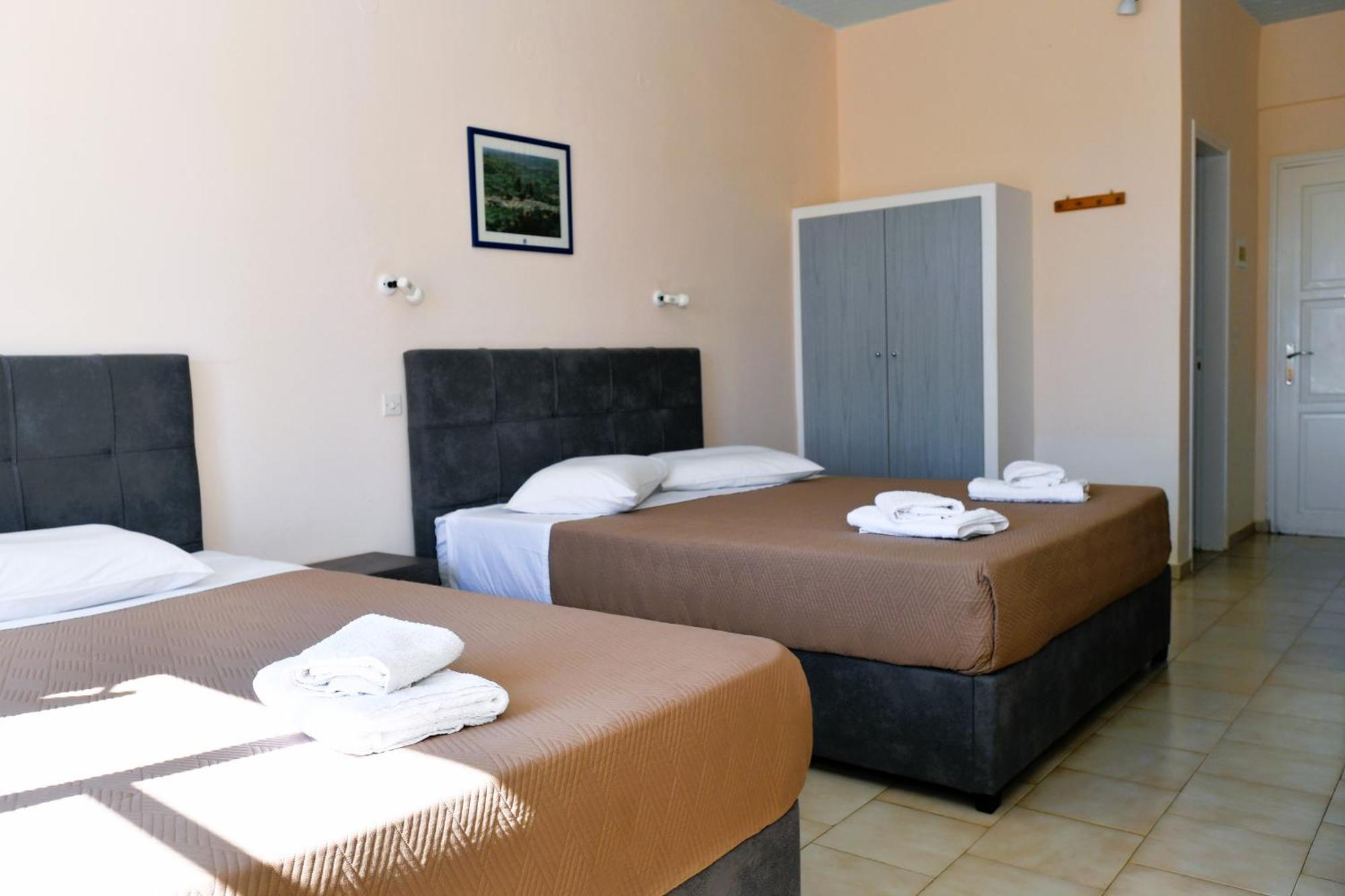 Vanas Apartments Spetses Town ภายนอก รูปภาพ