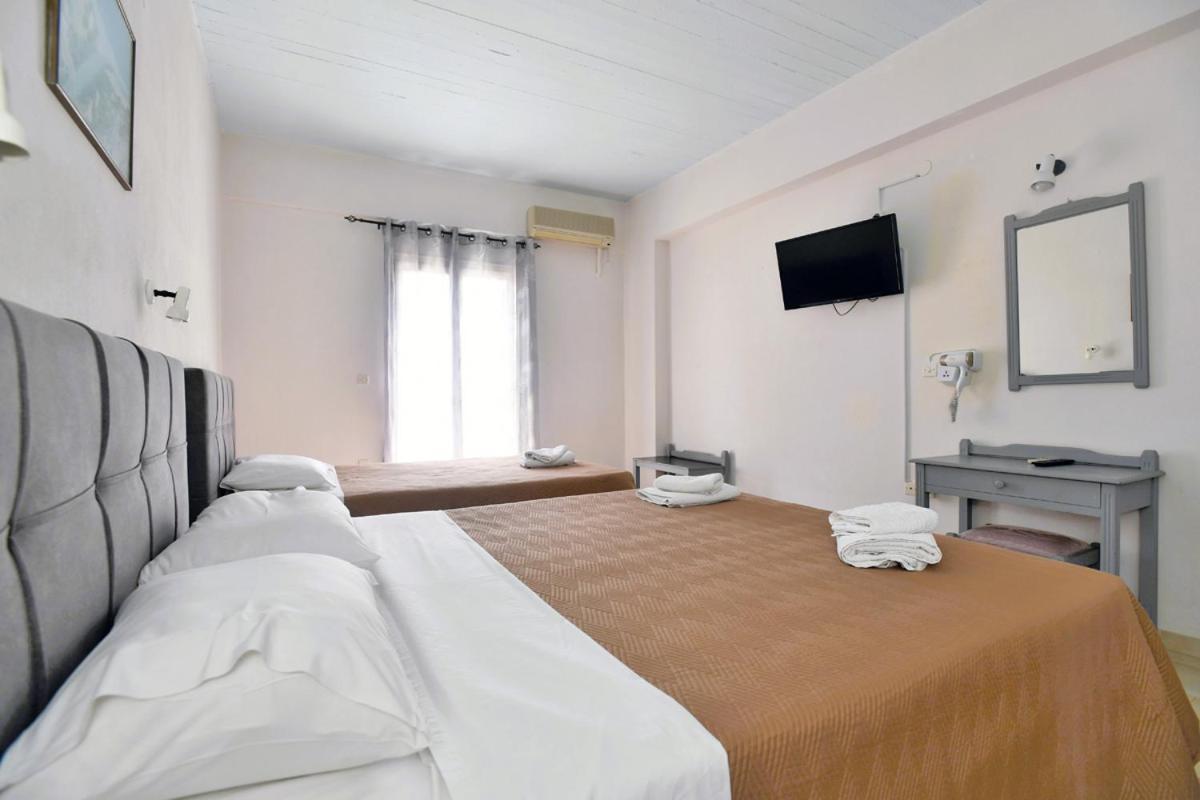 Vanas Apartments Spetses Town ภายนอก รูปภาพ