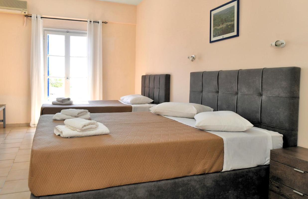 Vanas Apartments Spetses Town ภายนอก รูปภาพ