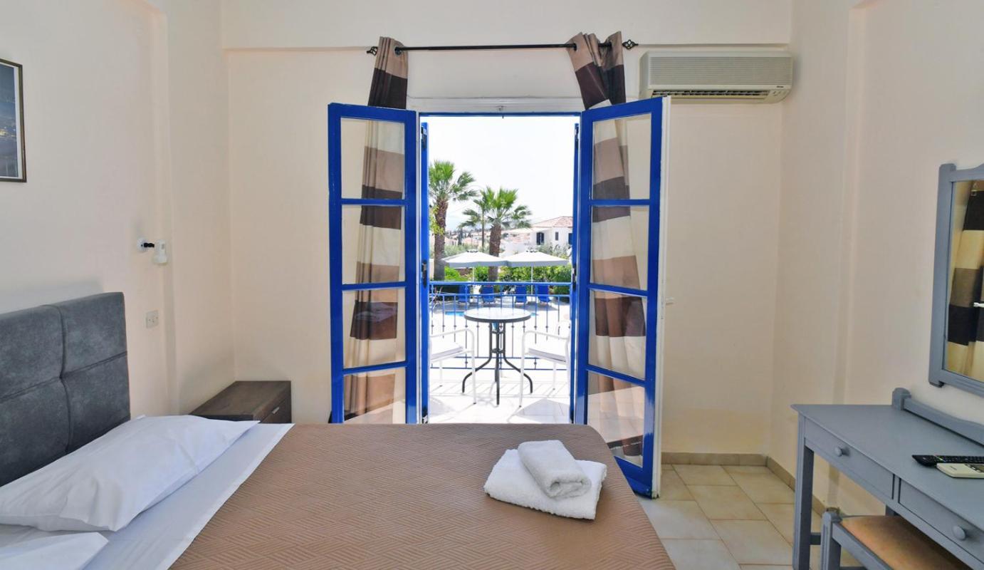 Vanas Apartments Spetses Town ภายนอก รูปภาพ