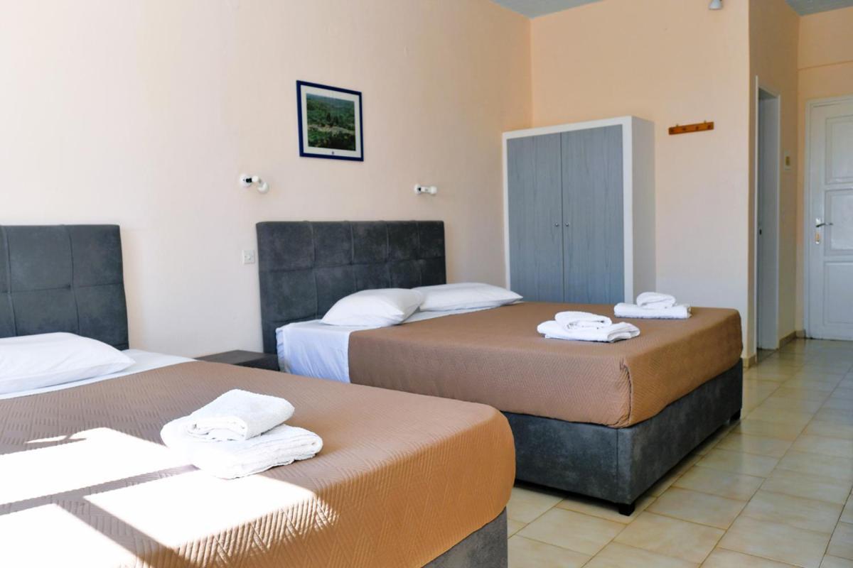 Vanas Apartments Spetses Town ภายนอก รูปภาพ